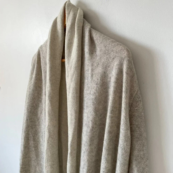 Aritzia Babaton Beekman Cashmere Wool Cardigan Sweater Grey Oatmeal Sz Medium - Picture 5 of 8